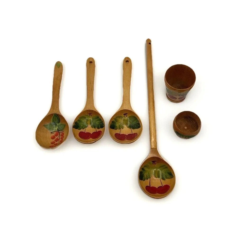 Vtg Wooden Spoon Set Natural Red Green Hand Painted Folk Art‎ 8-Piece Decor